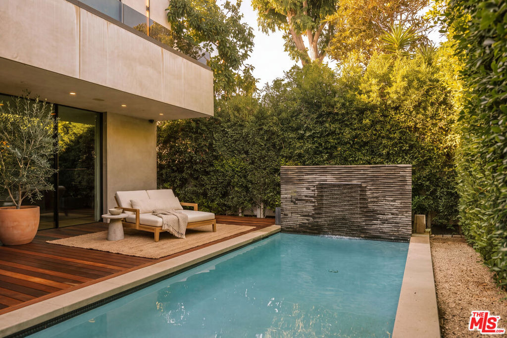 Harper Ave, Los Angeles, CA 90046 #1