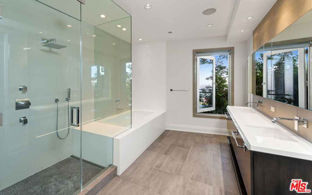 Viewmont Dr, Los Angeles, CA 90069 #1