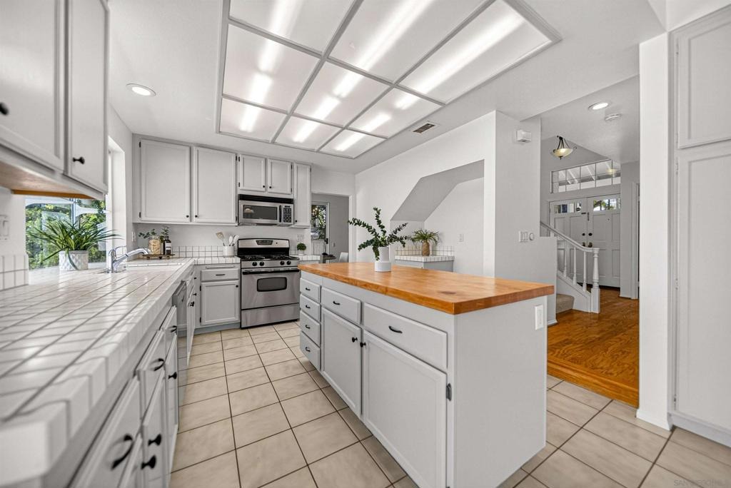 Carrollton Sq, San Diego, CA 92128