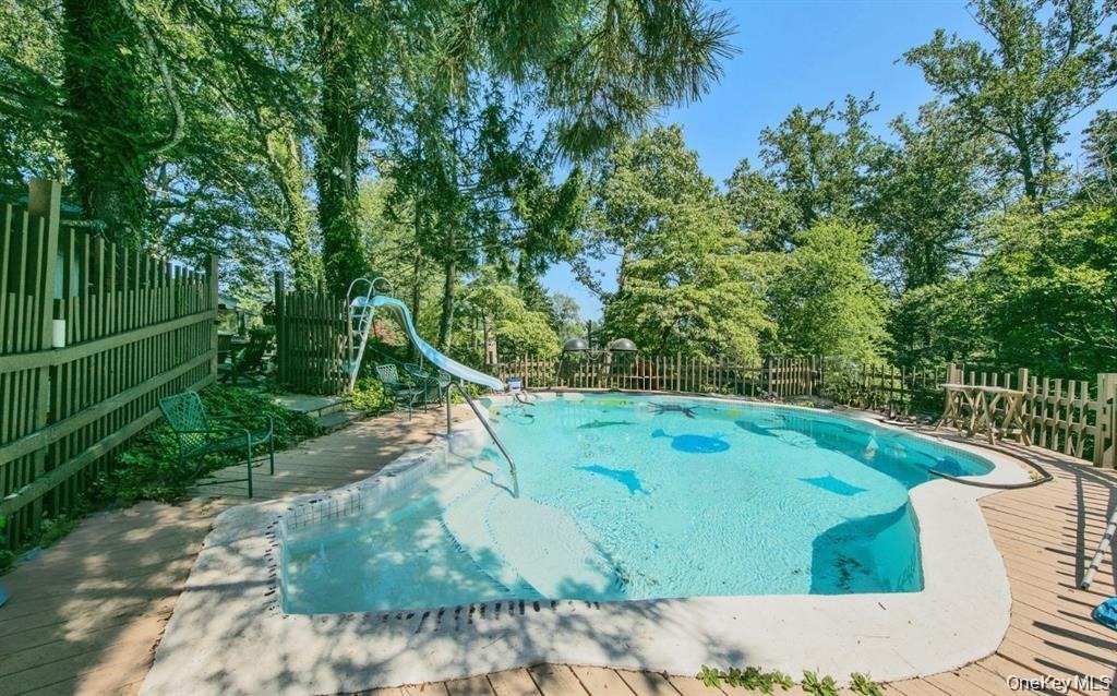 Saxon Woods Rd, White Plains, NY 10605