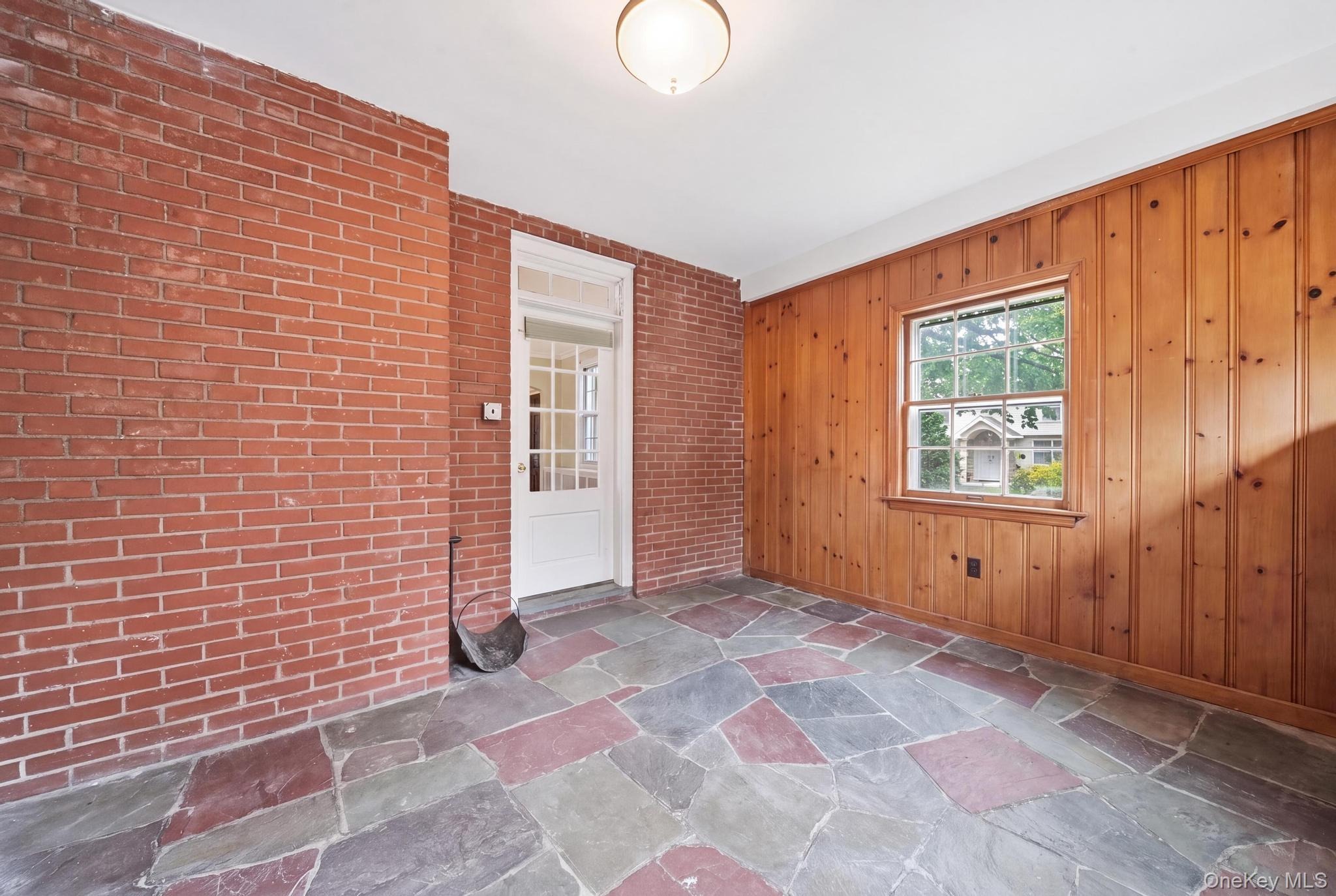Tennyson Ave, Westbury, NY 11590