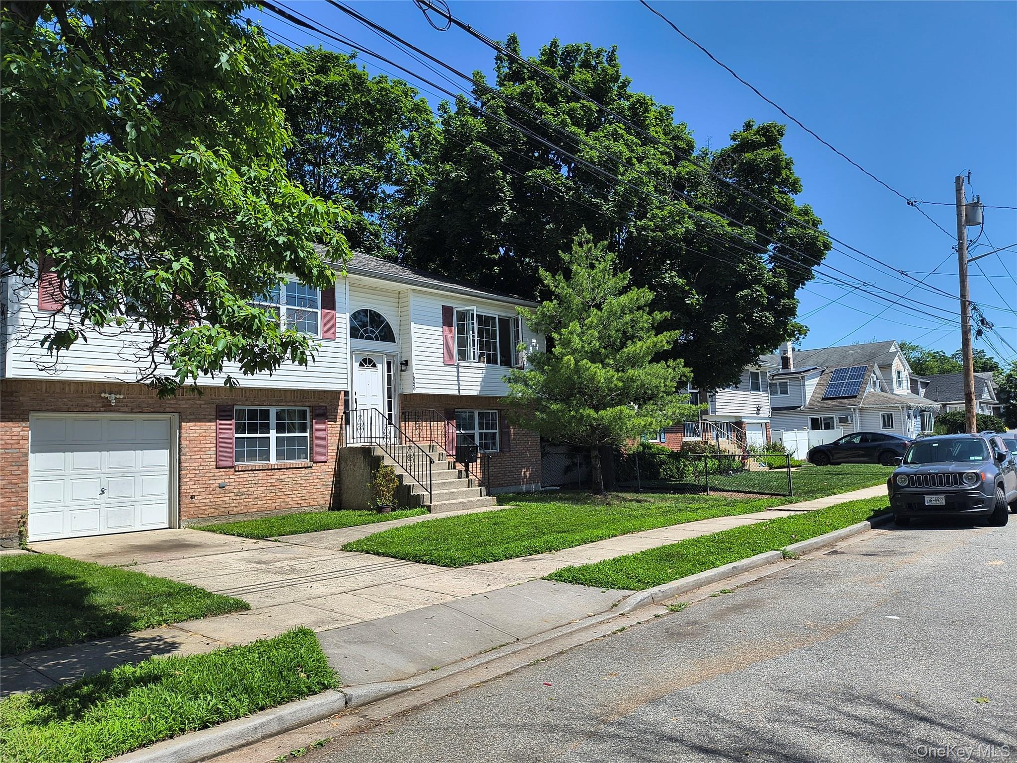 Arthur St, Uniondale, NY 11553