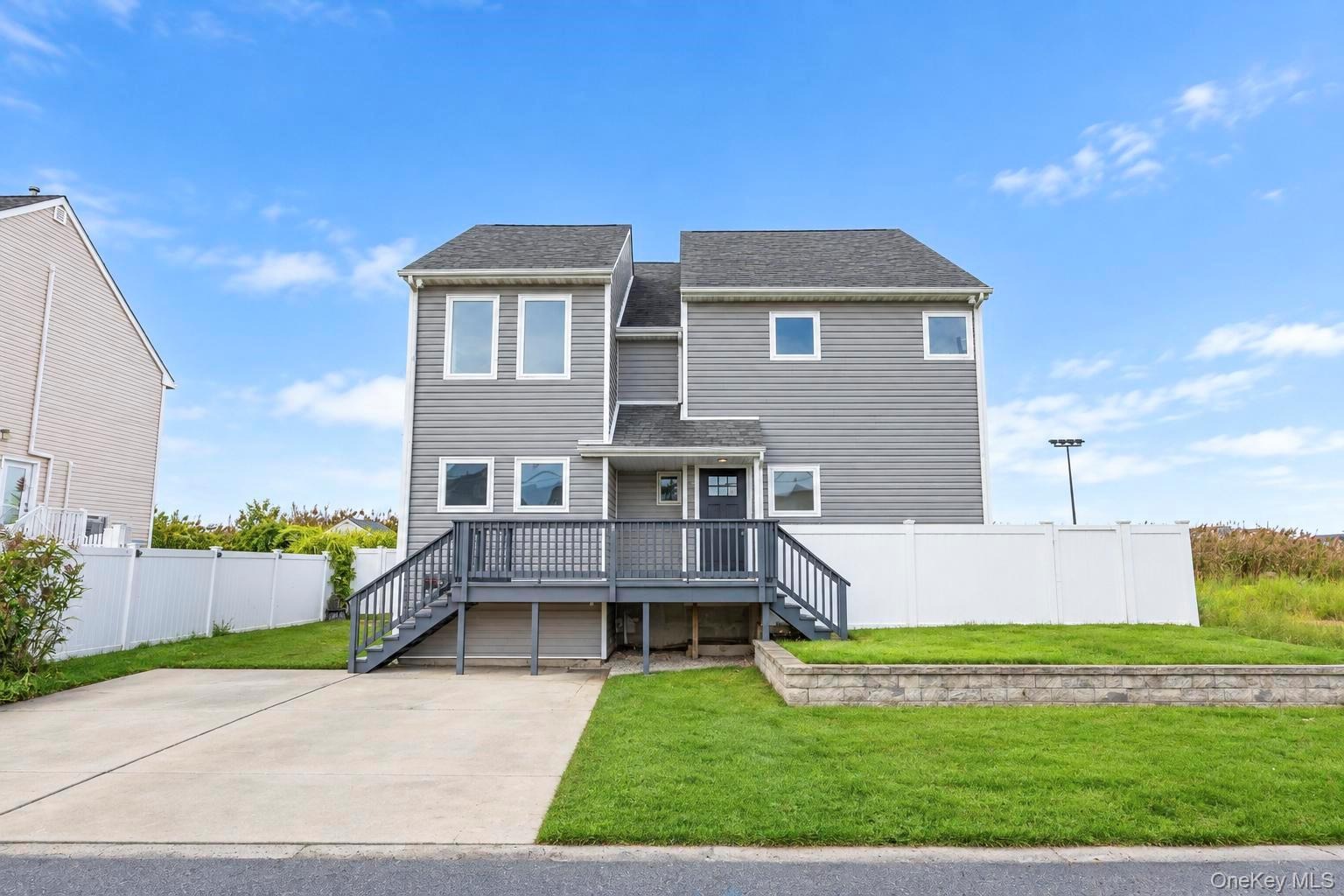 Bay St, Lindenhurst, NY 11757