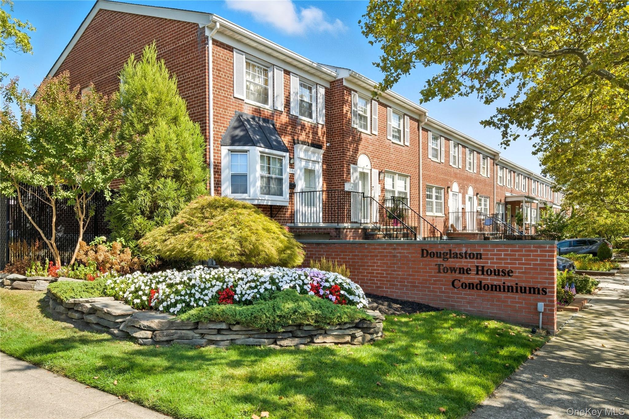 Douglaston Pkwy, Little Neck, NY 11362