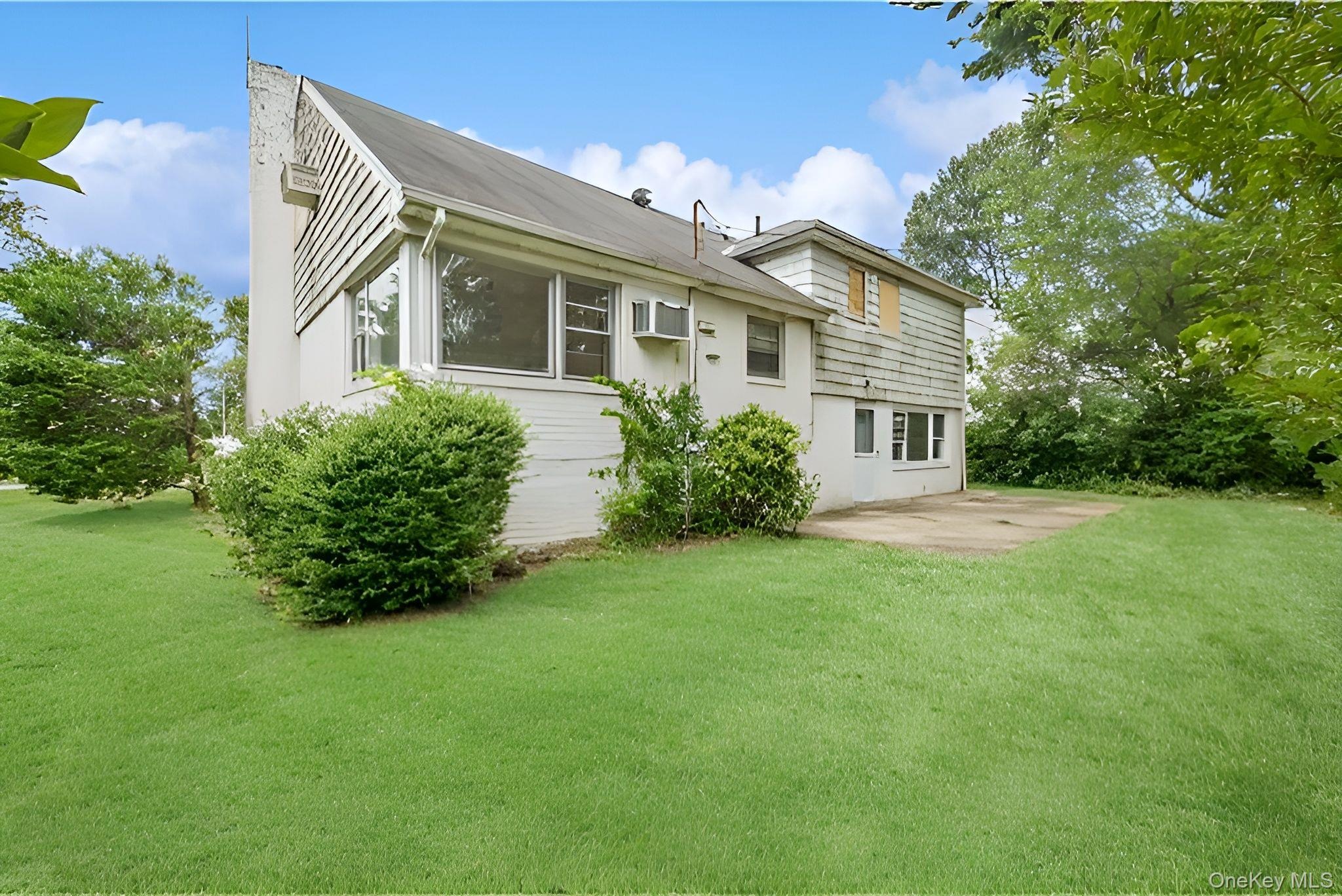 Pepperidge Rd, Westbury, NY 11590