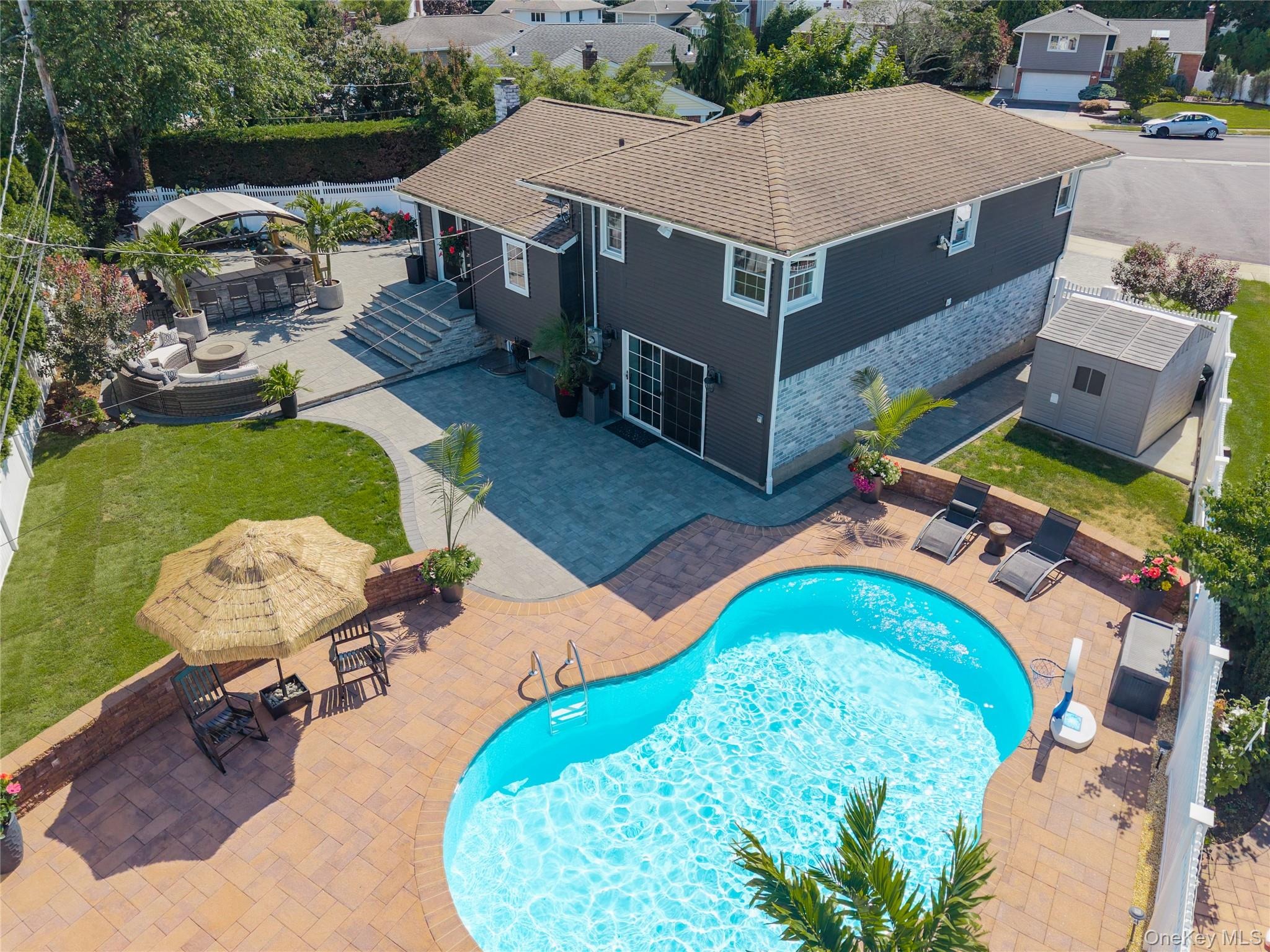 Lynn Ln, Wantagh, NY 11793