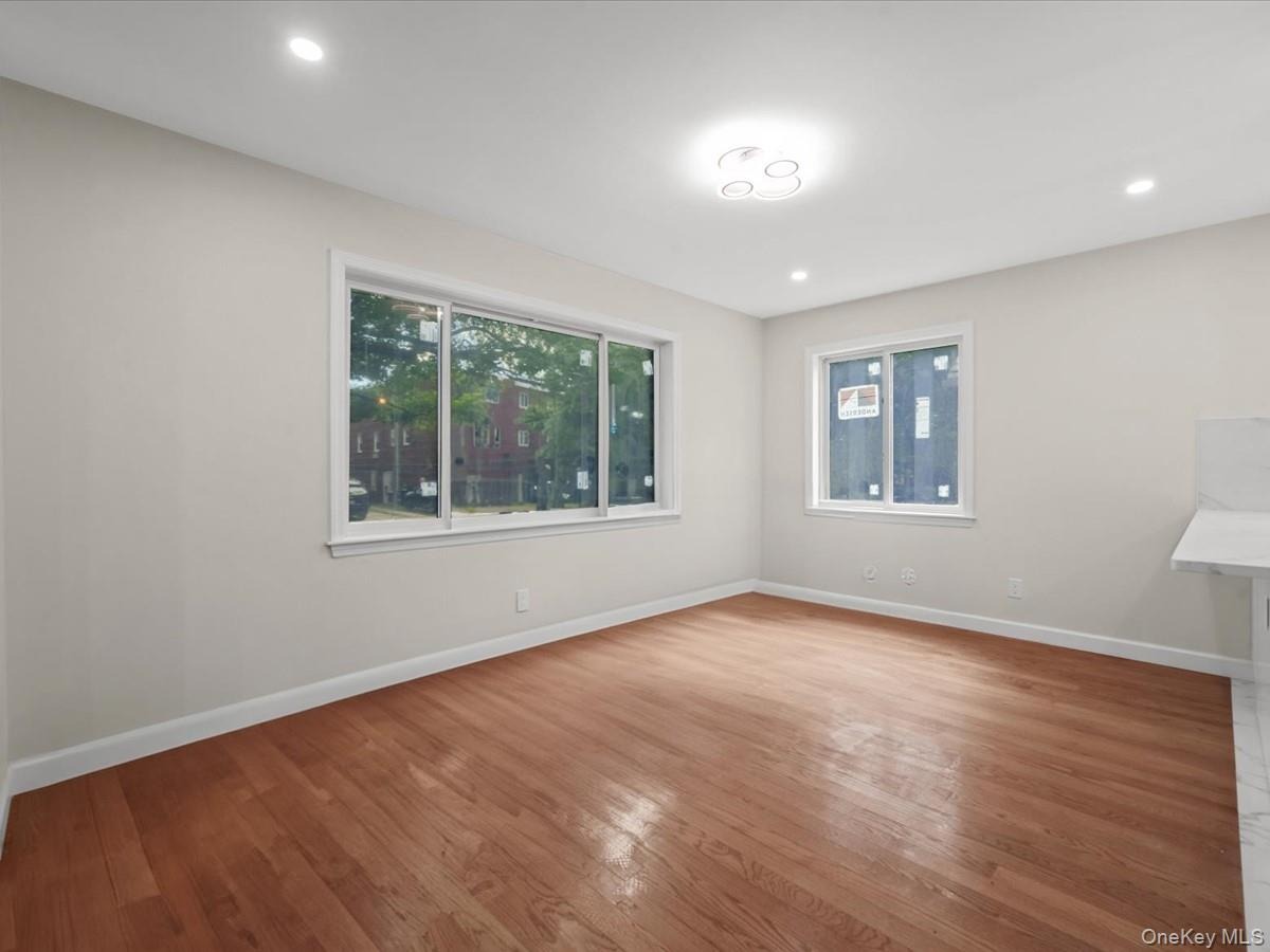 70th Ave, Flushing, NY 11367