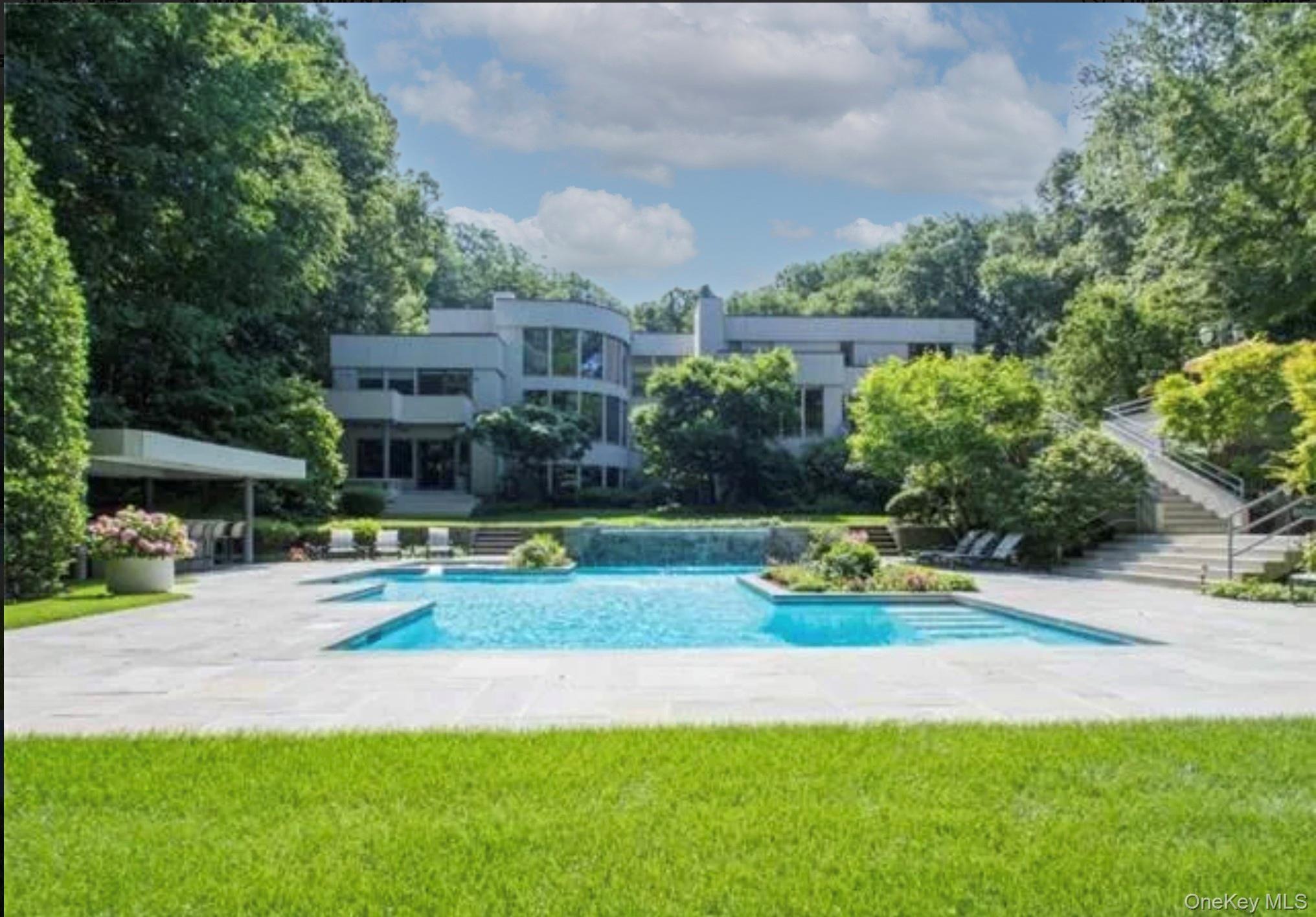 Shutter Ln, Oyster Bay, NY 11771