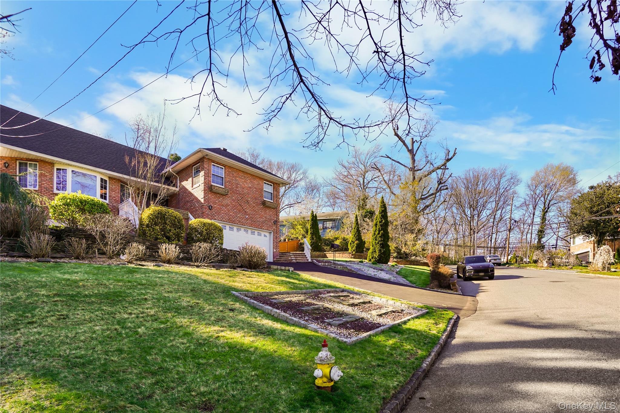 Oakdale Rd, Roslyn Heights, NY 11577 #1