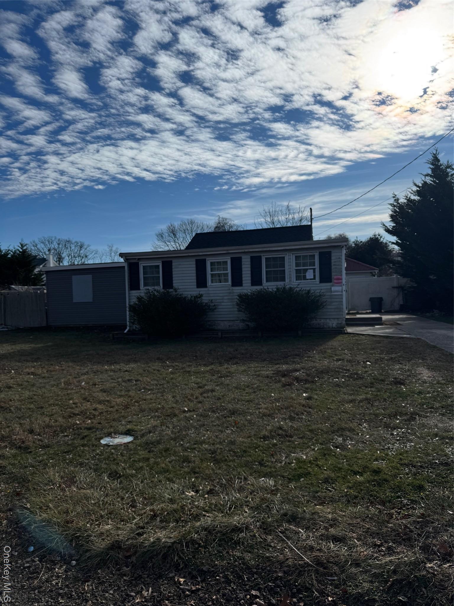 Manor Dr, Shirley, NY 11967