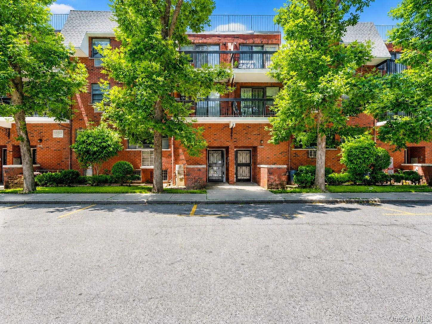 Sutton Pl, Fresh Meadows, NY 11365 #1