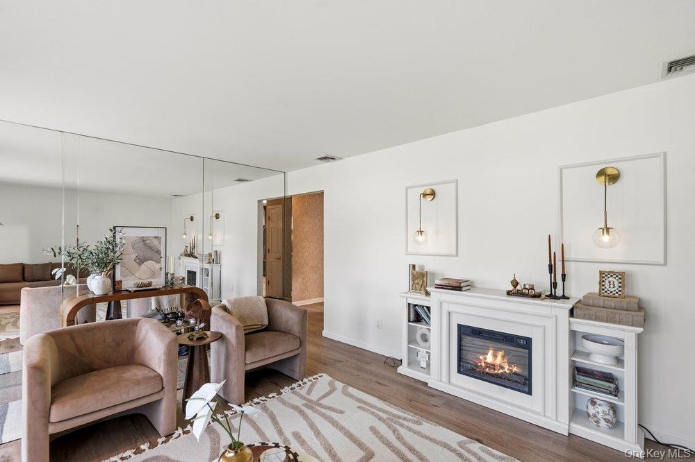 Seusing Blvd, Ronkonkoma, NY 11779