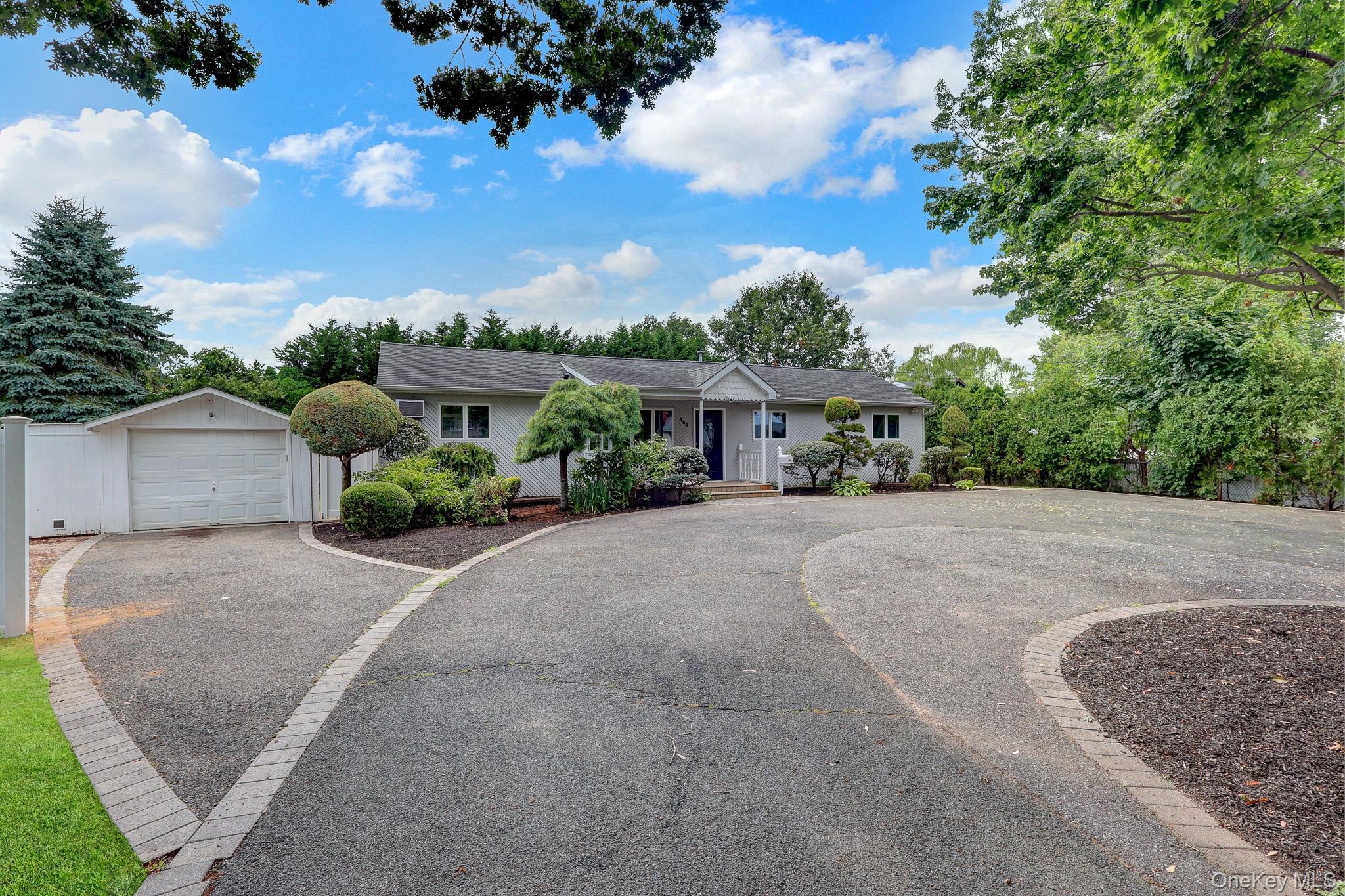 4th St, West Islip, NY 11795 #1