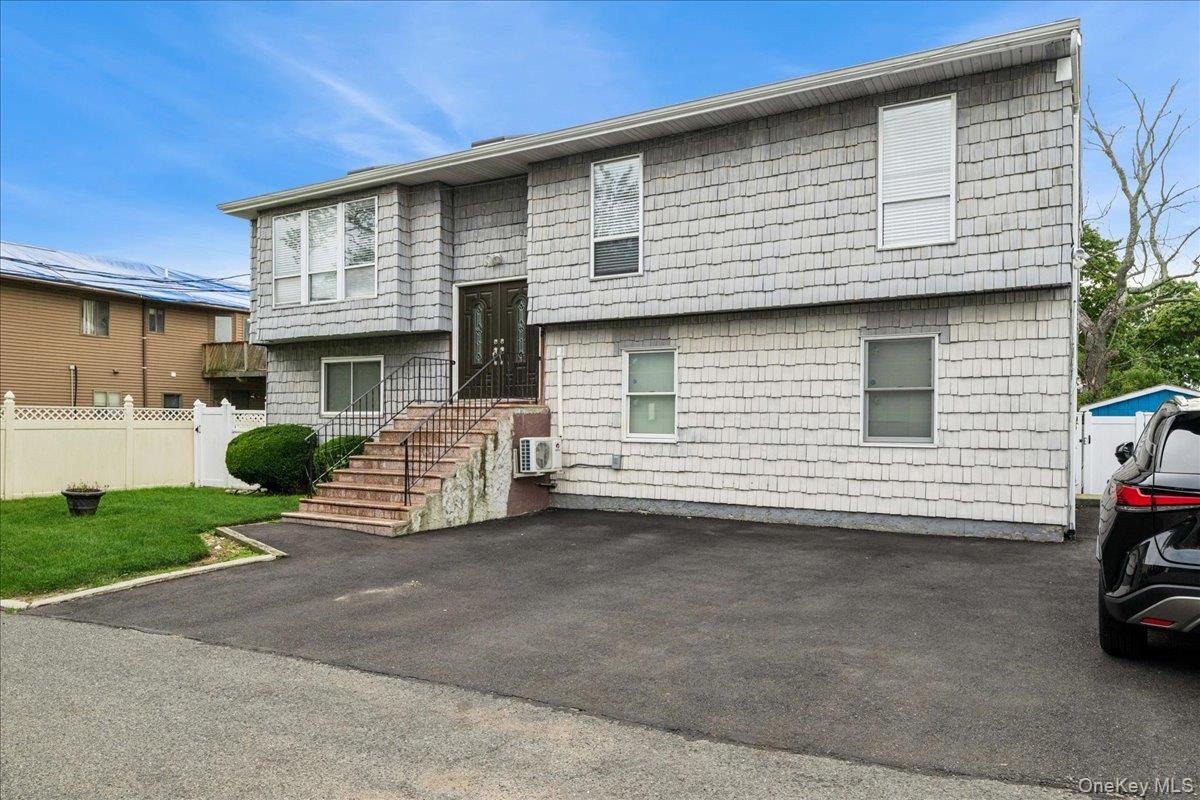 John St, Hicksville, NY 11801