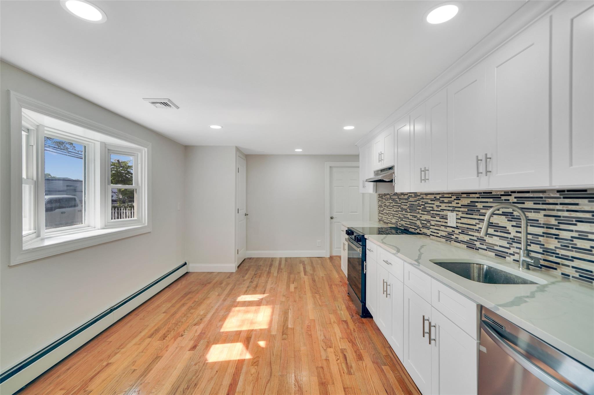 Saxon Ave, Bay Shore, NY 11706