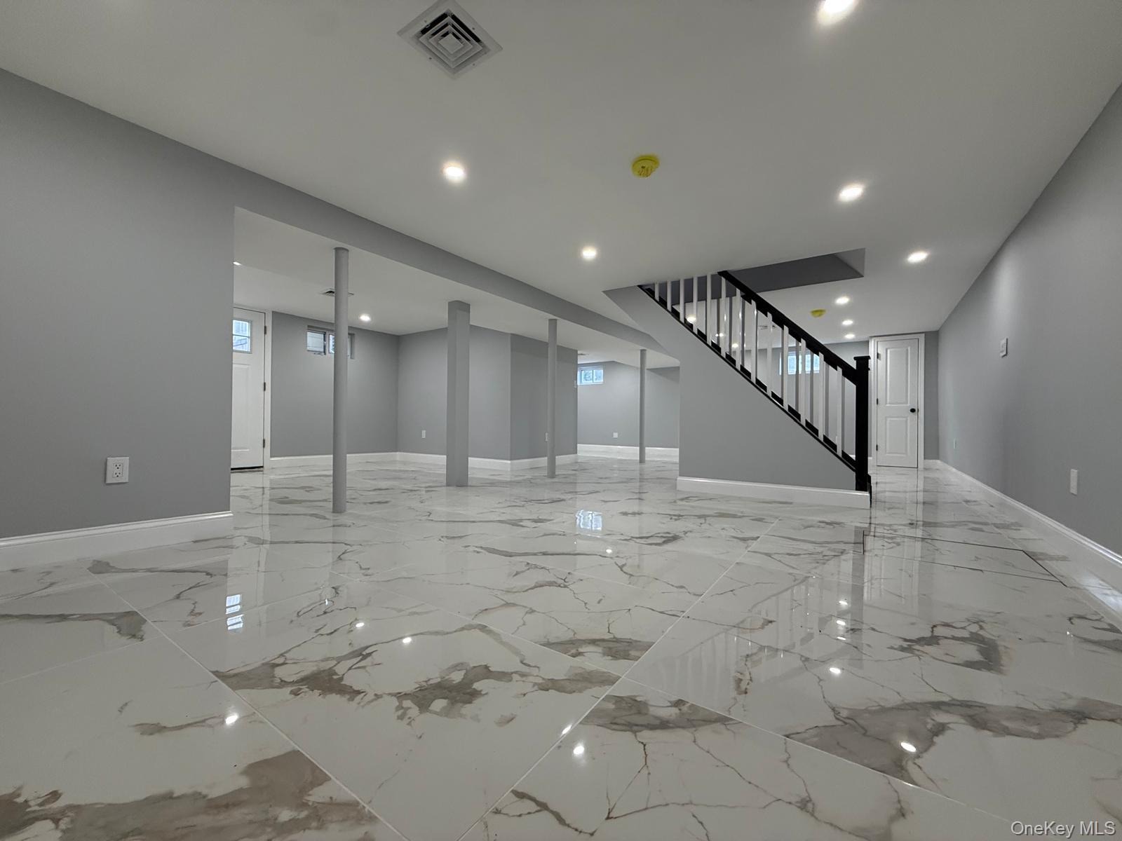 Von Elm Ave, East Meadow, NY 11554
