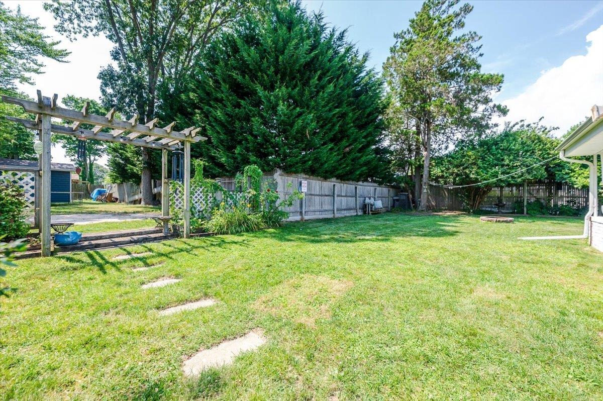 Chicago Ave, Bay Shore, NY 11706
