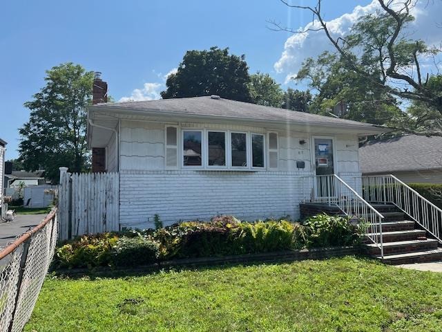 Clinton Ave, Roosevelt, NY 11575