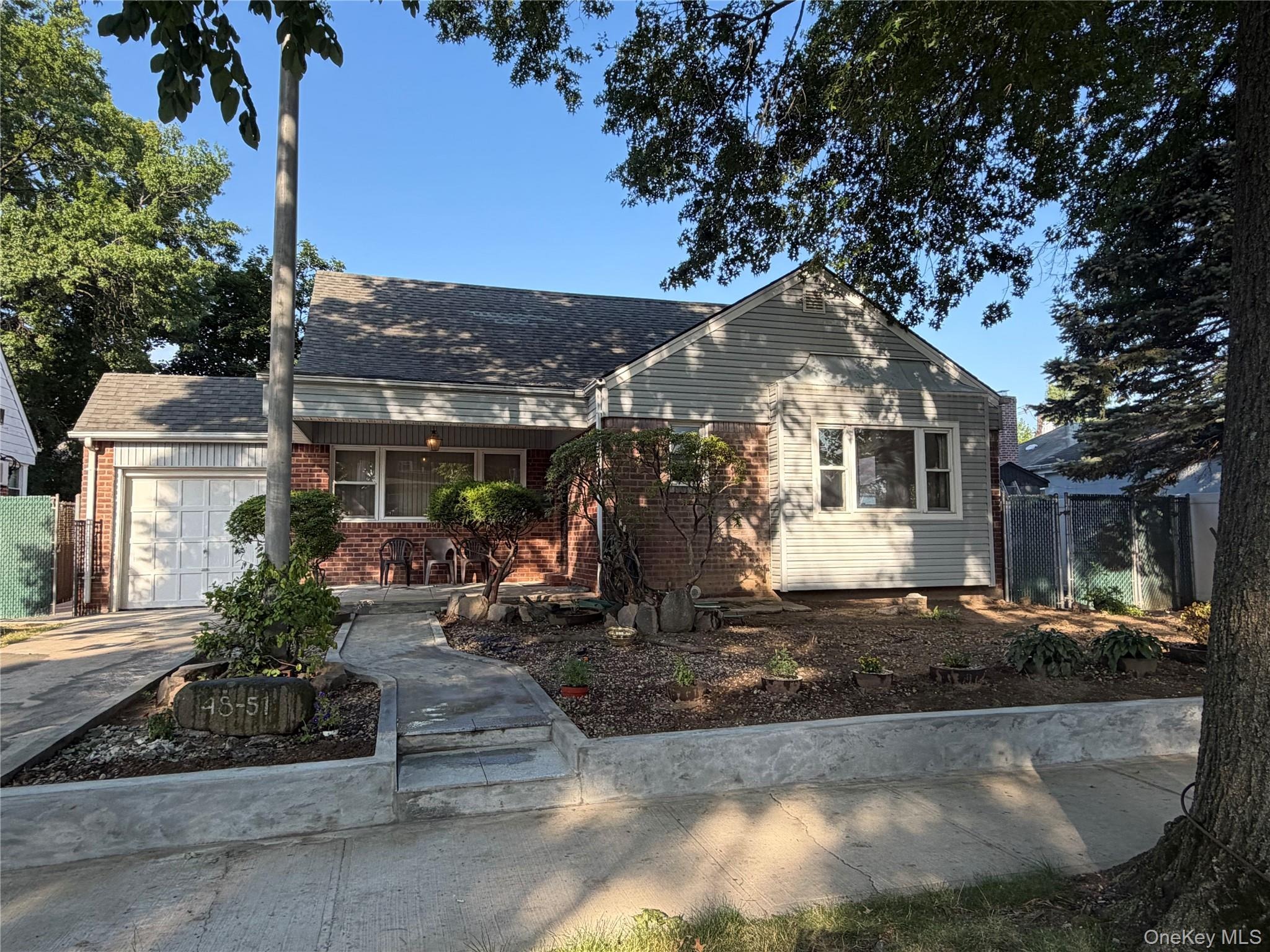 190th St, Fresh Meadows, NY 11365