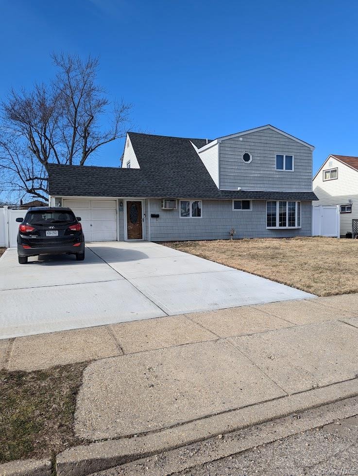 Prentice Rd, Levittown, NY 11756