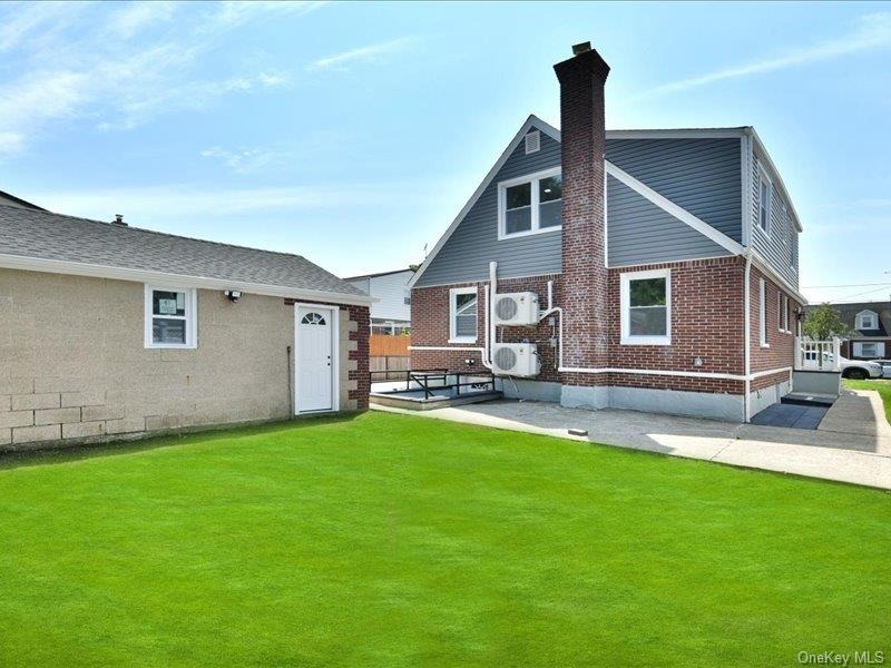 Evelyn Rd, Mineola, NY 11501 #1