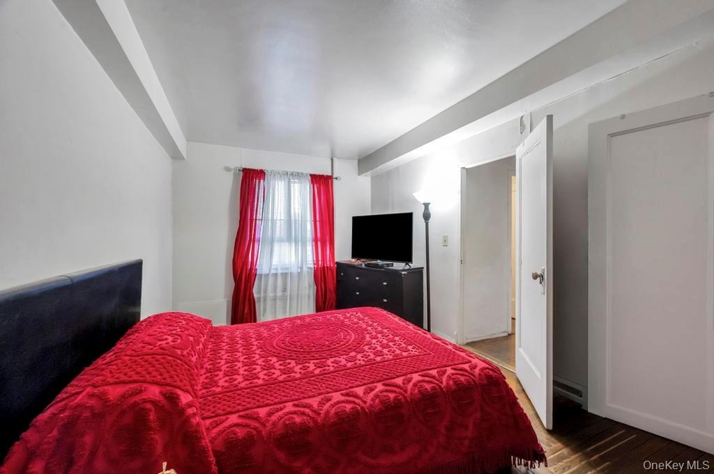 Metropolitan Ave, Bronx, NY 10462 #1