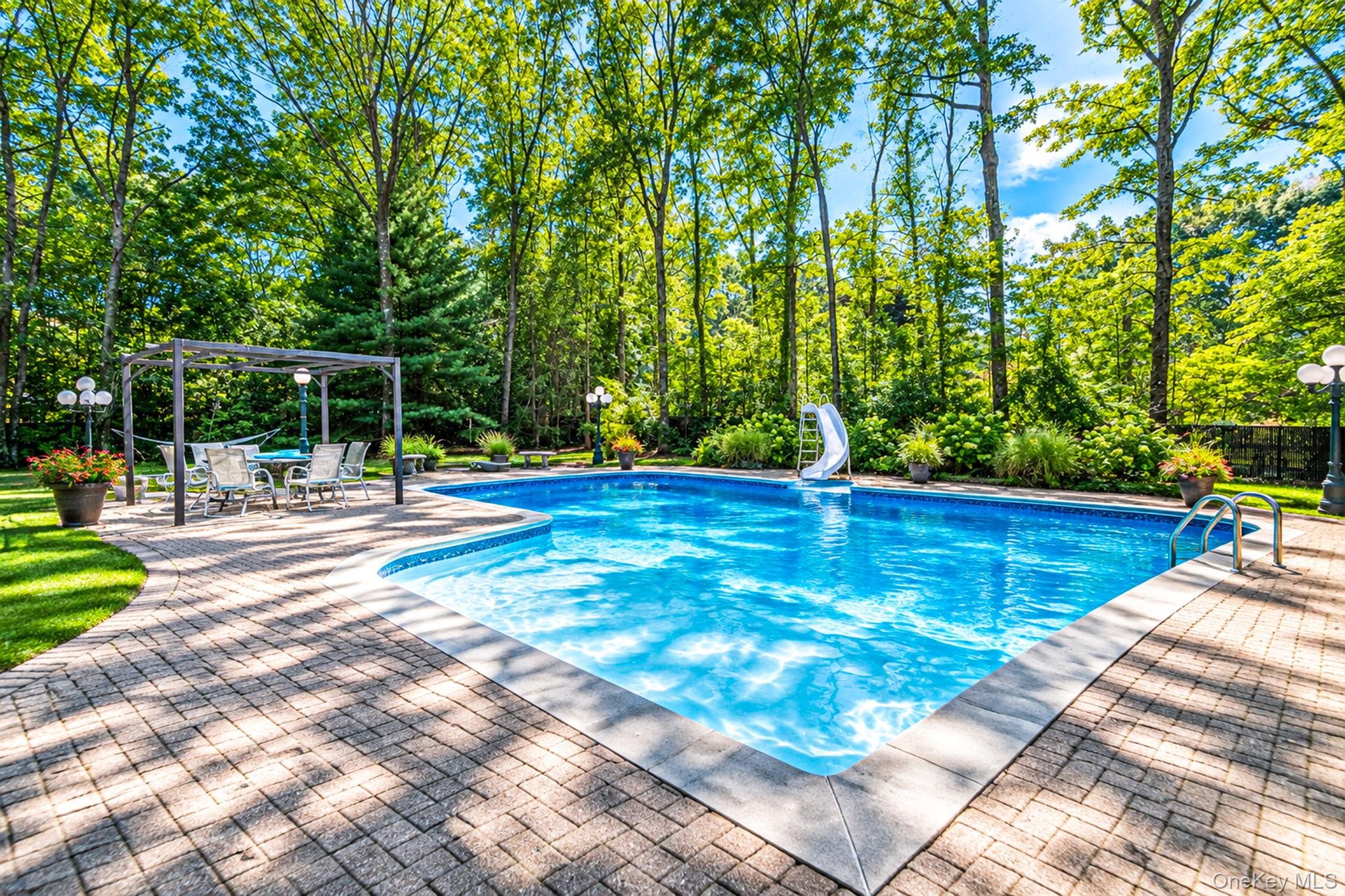 Hastings Dr, Ridge, NY 11961 #1