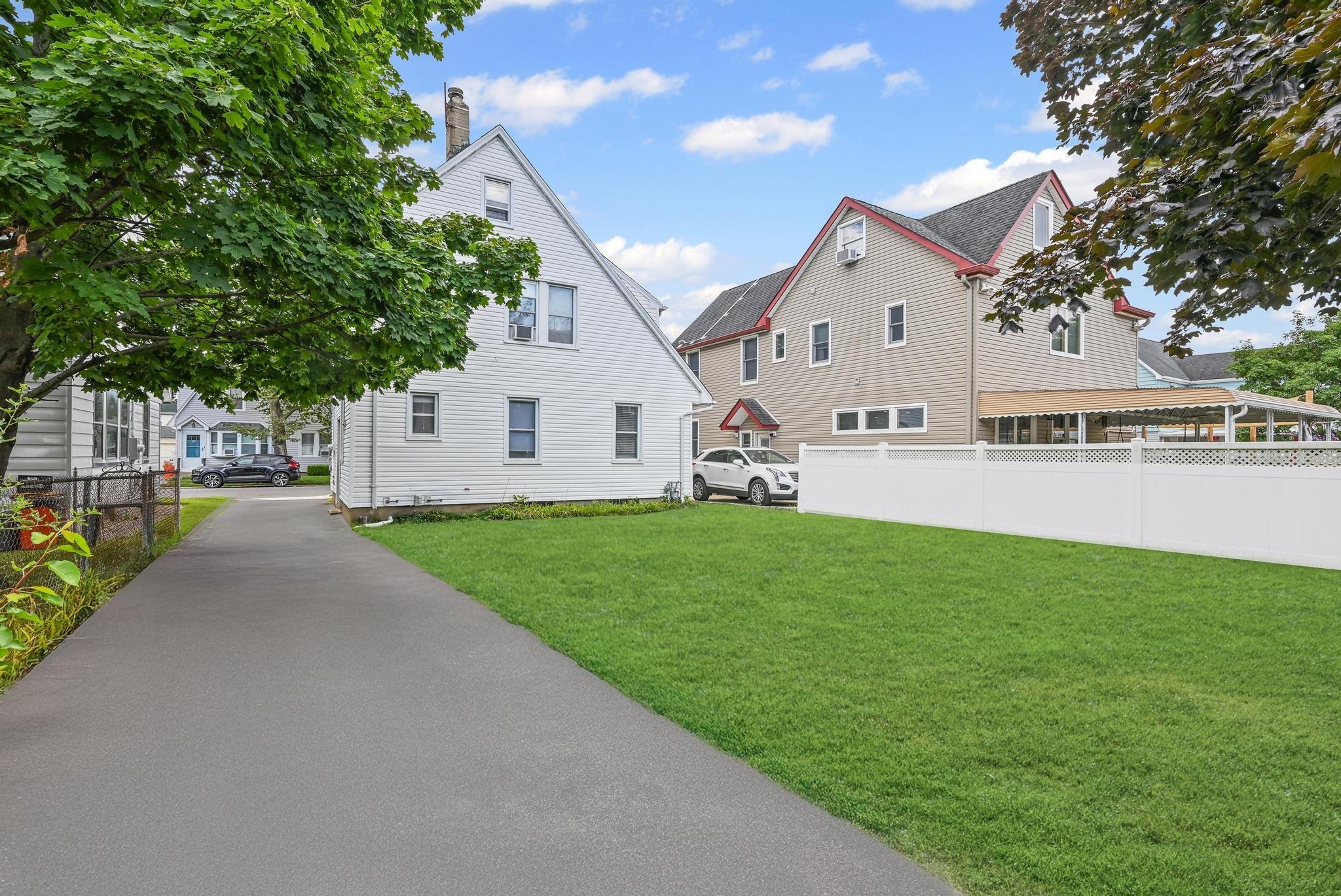 Temple St, Williston Park, NY 11596