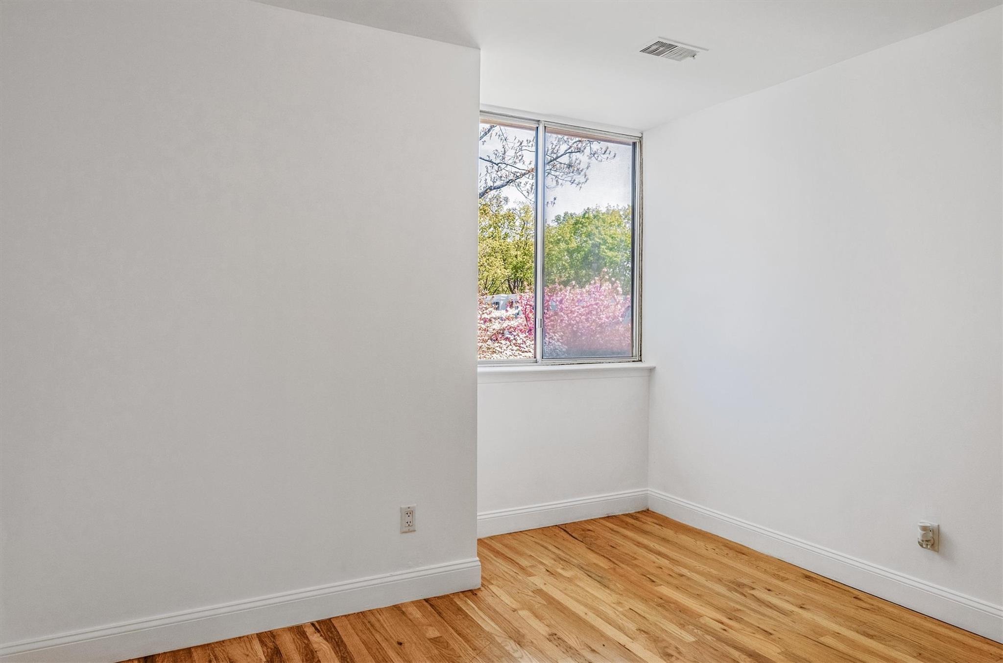 Colony Dr, Hartsdale, NY 10530