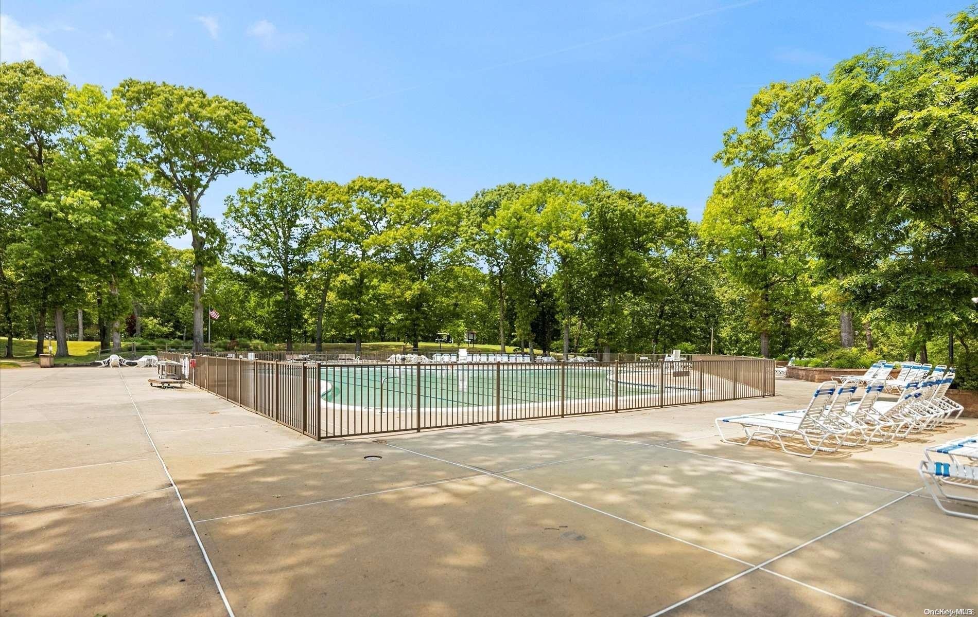 Skyline Dr, Coram, NY 11727