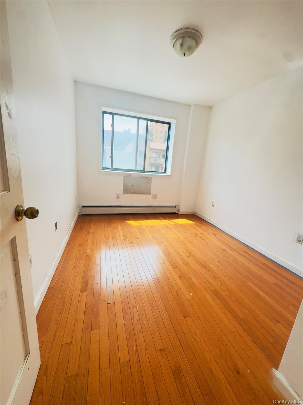 37th Ave, Flushing, NY 11354