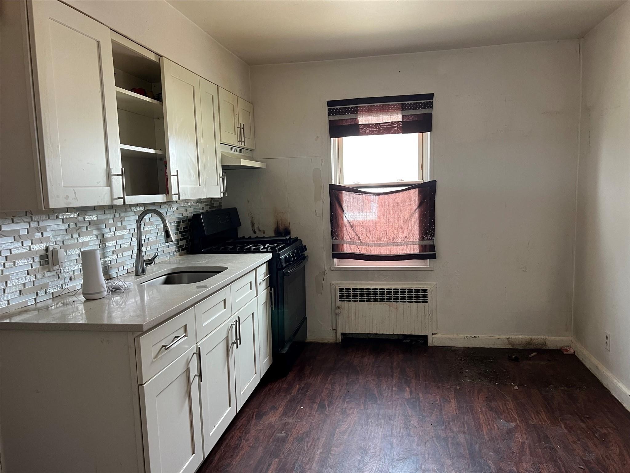 Hunnewell Ave, Elmont, NY 11003