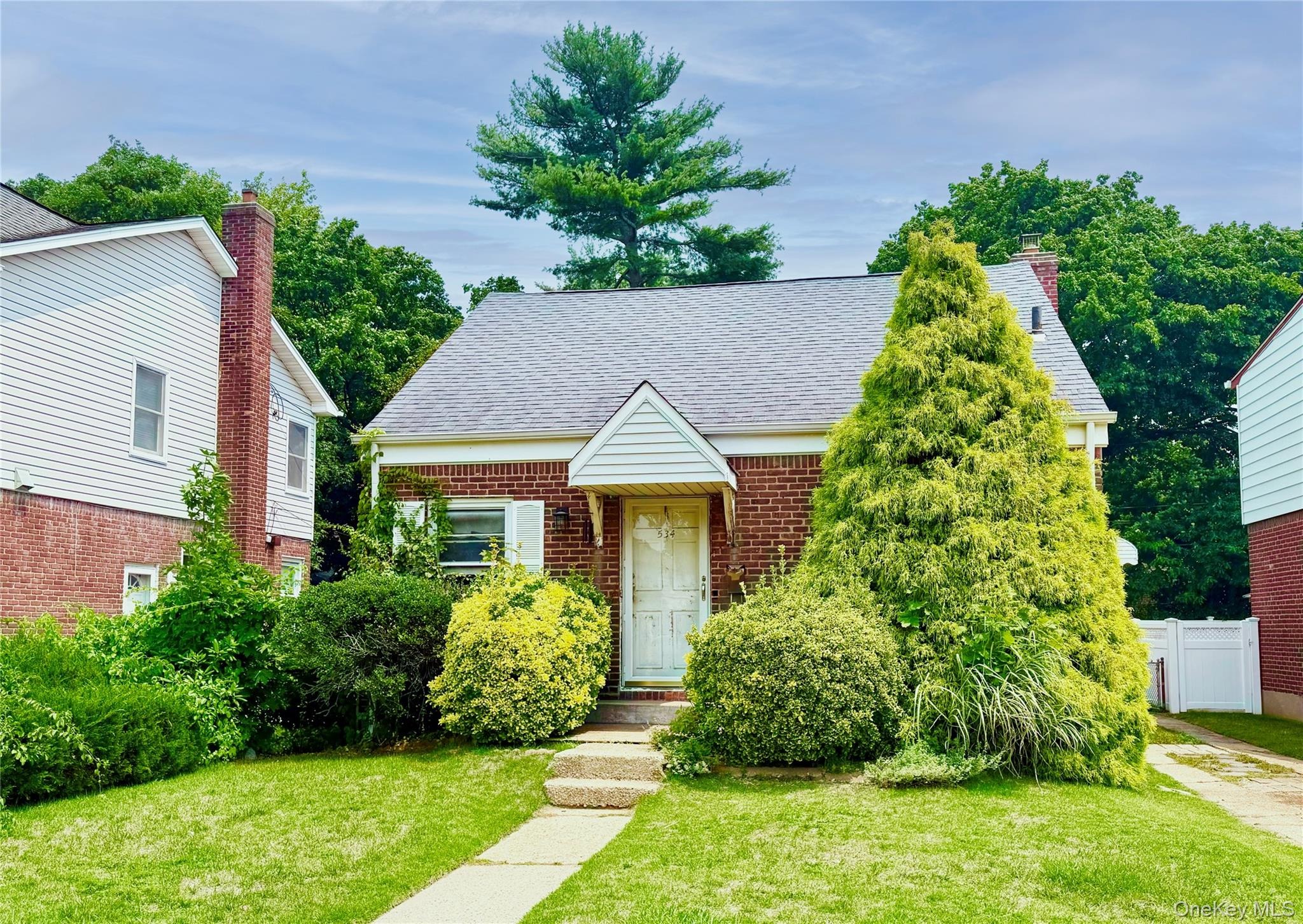 Sperry Blvd, New Hyde Park, NY 11040