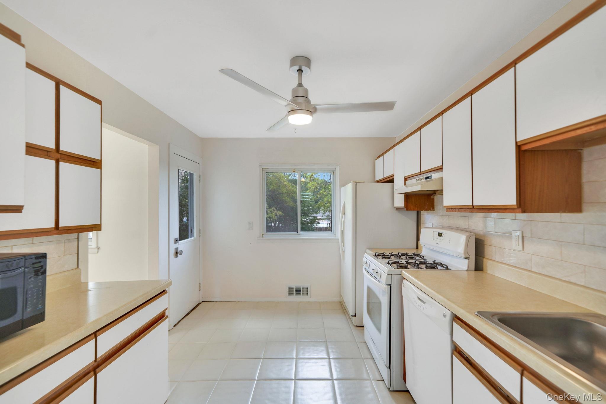 Elayne Ct, Smithtown, NY 11787 #1