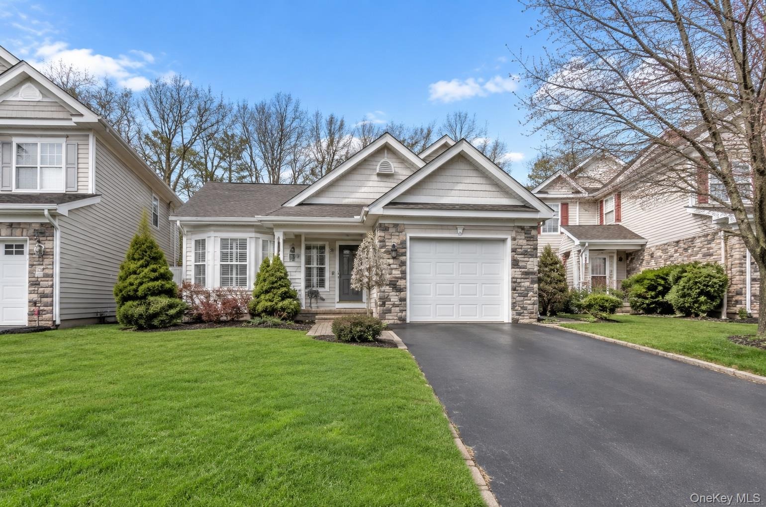 Madison Cir, Middle Island, NY 11953