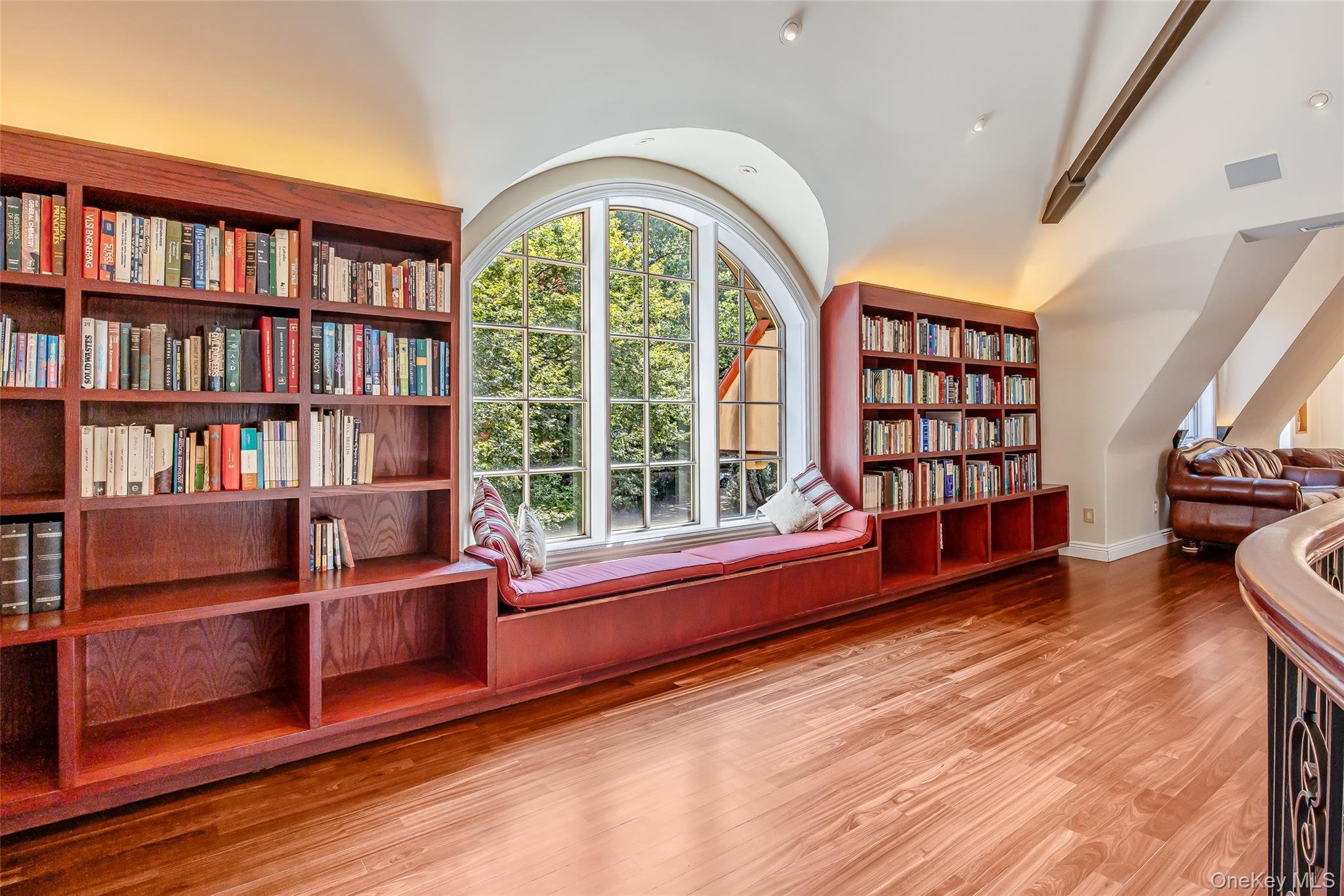 Sloanes Ct, Port Washington, NY 11050