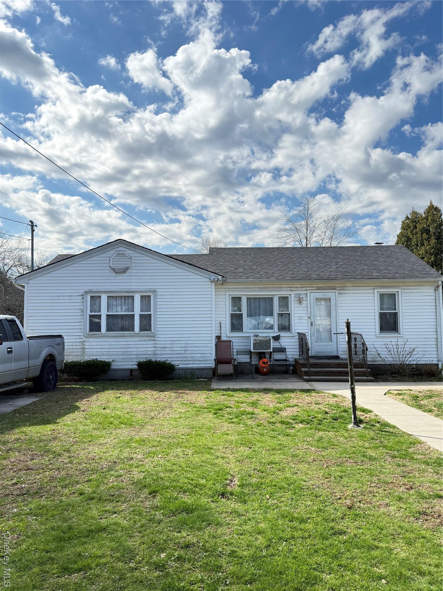 Blossom Ave, Holtsville, NY 11742
