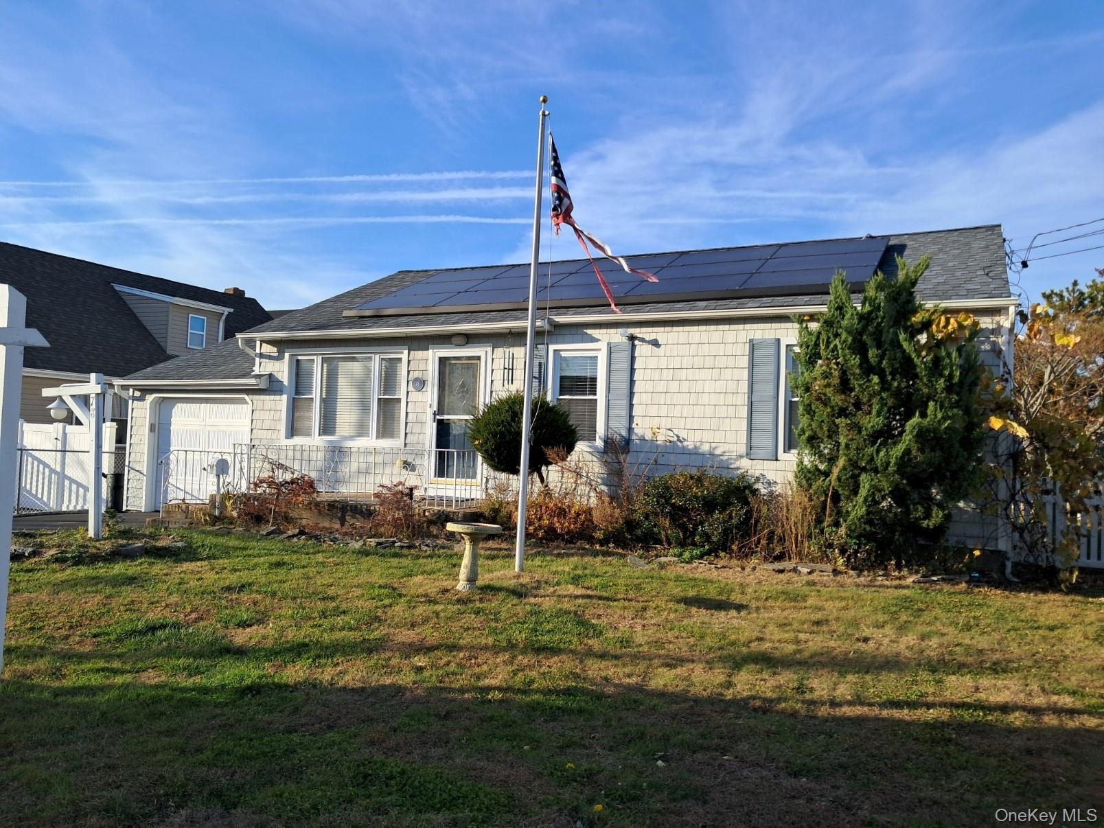 Seacrest Ave, Lindenhurst, NY 11757