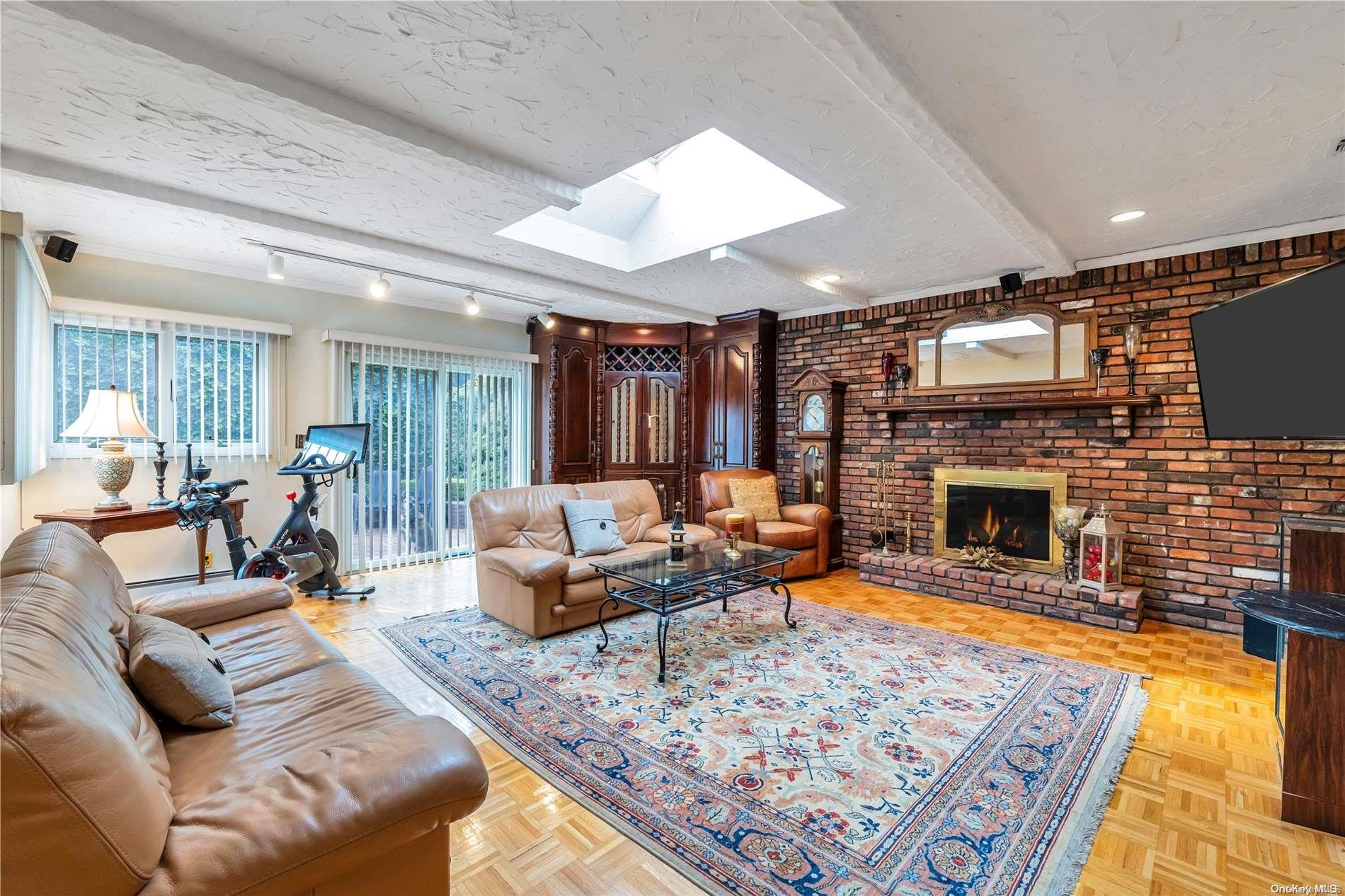 Aron Dr, Woodbury, NY 11797 #1