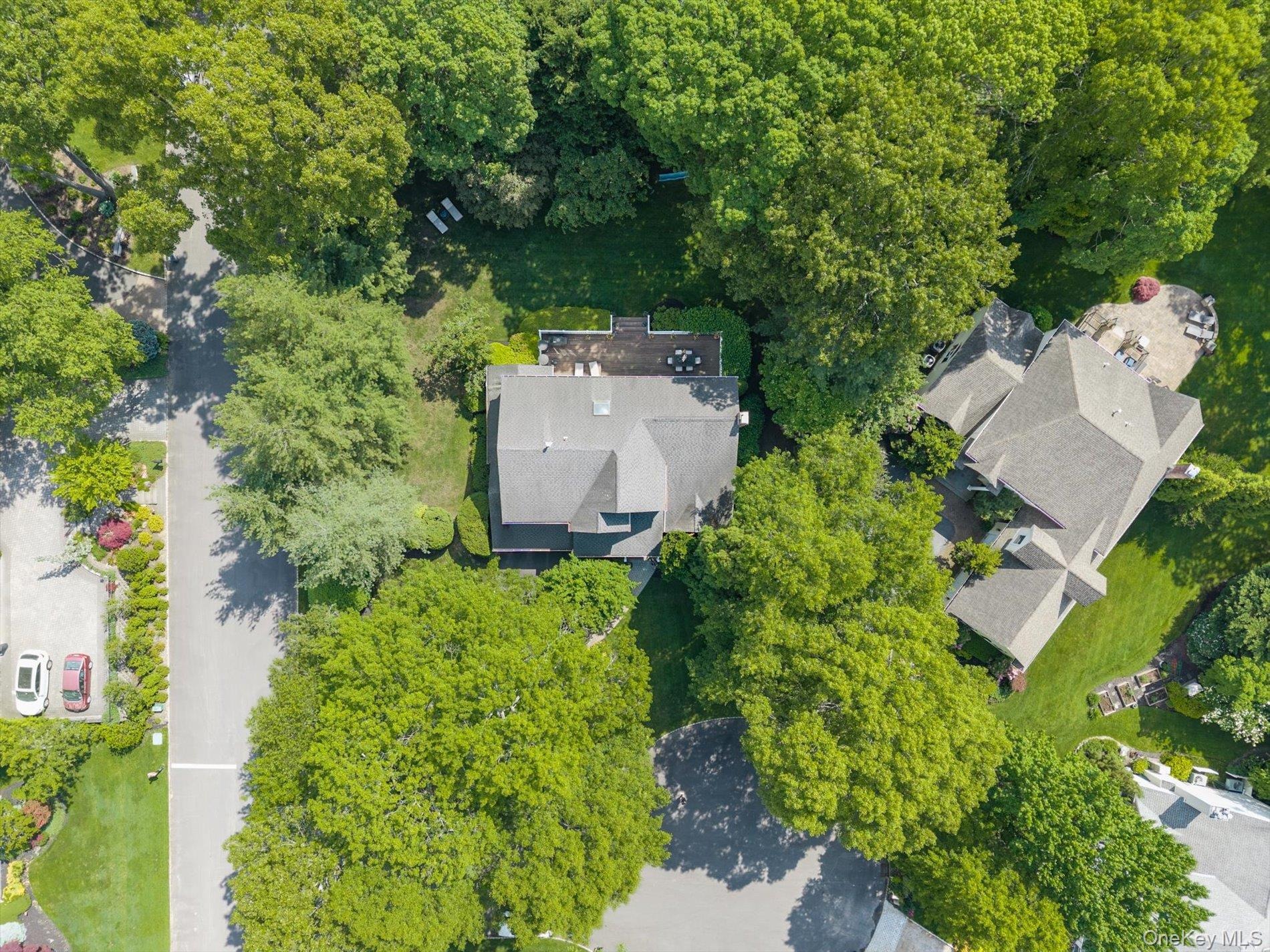 Fox Hollow Ct, Dix Hills, NY 11746