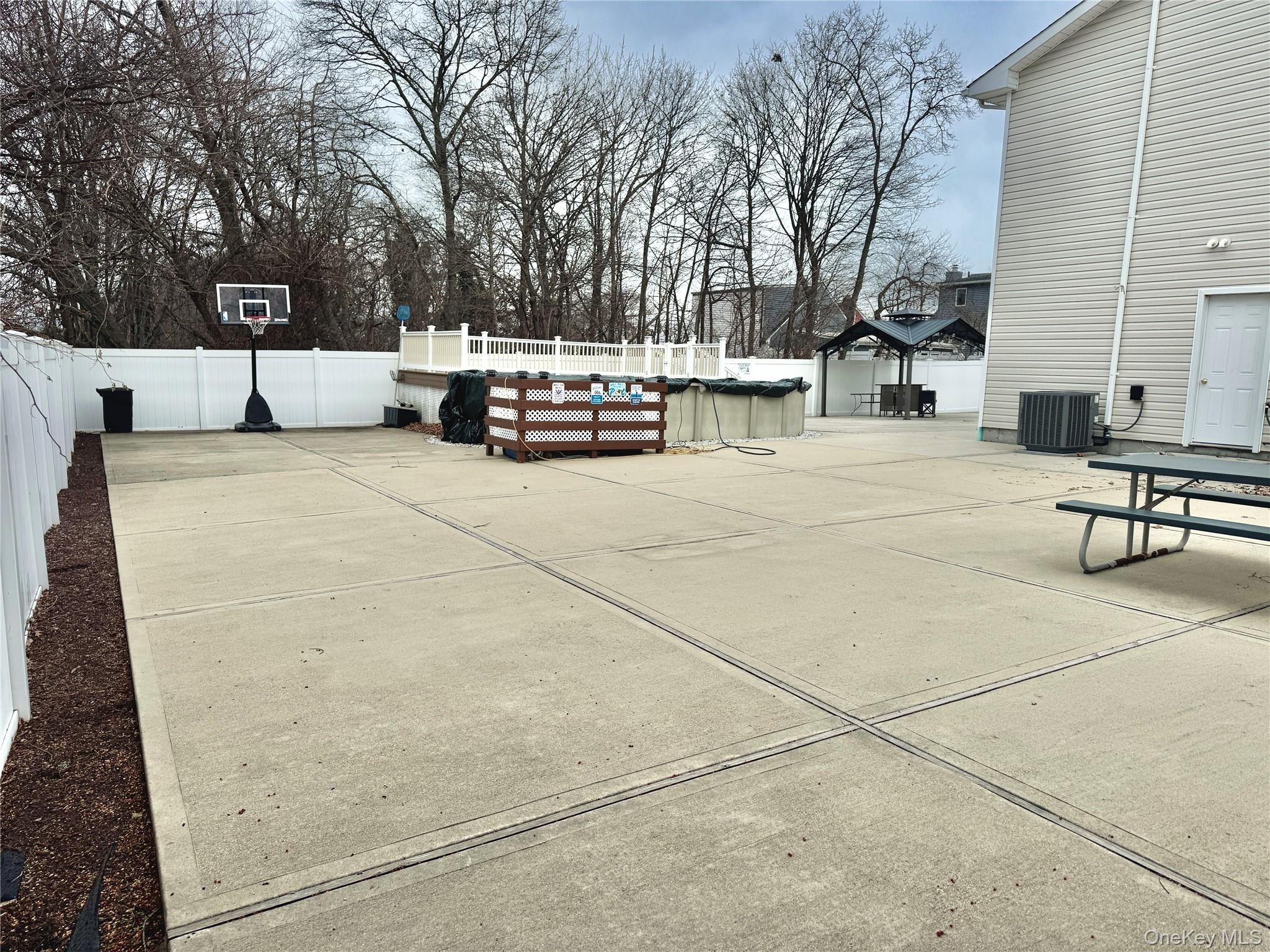 Daniel St, Lindenhurst, NY 11757 #1