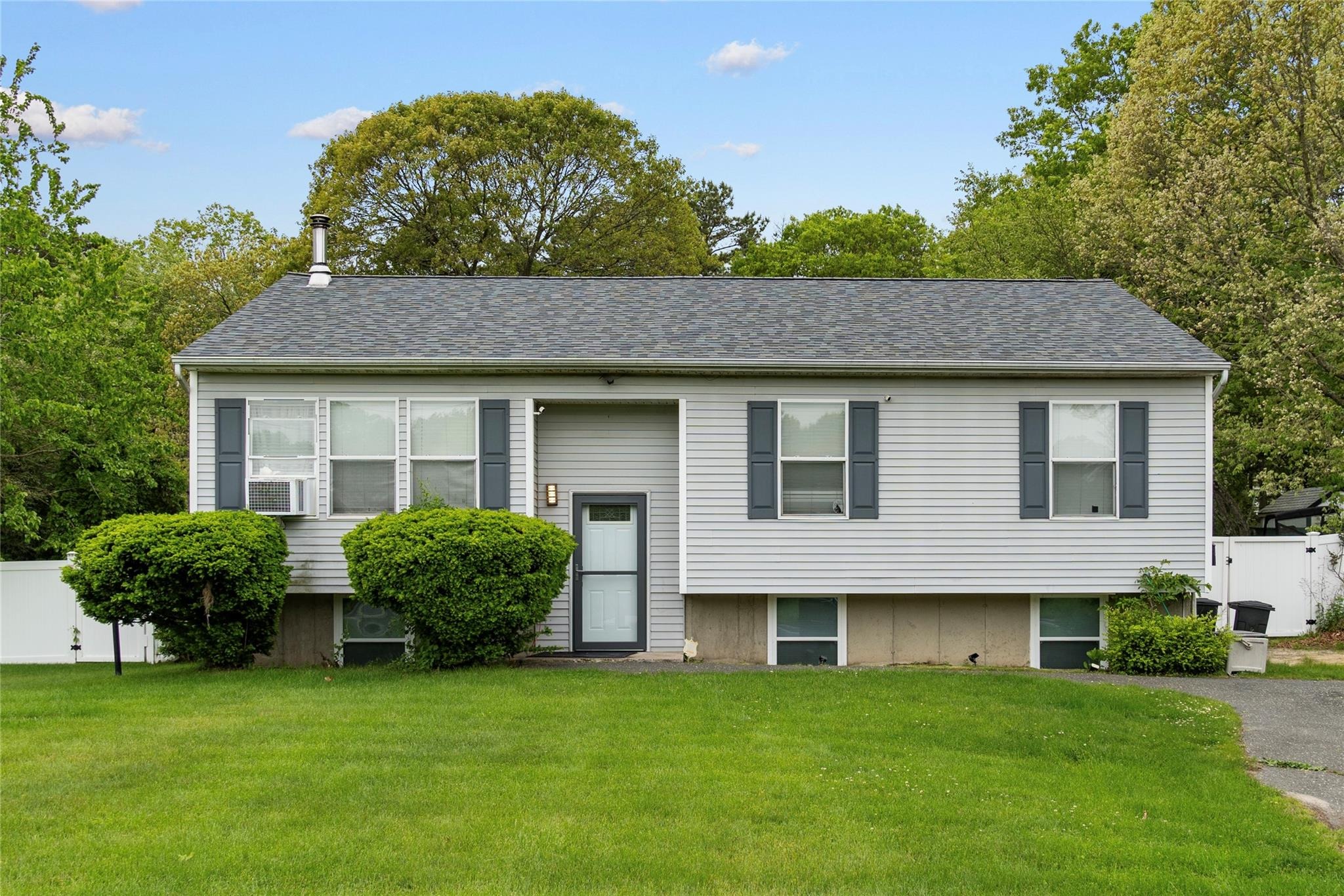 Dunton Ave, East Patchogue, NY 11772