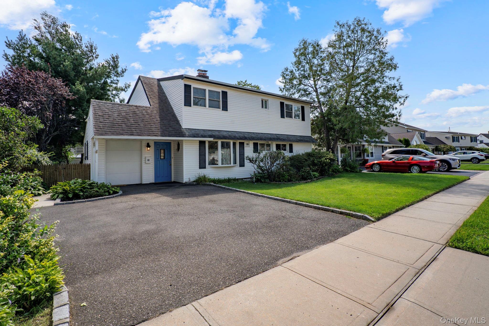 Grey Ln, Levittown, NY 11756