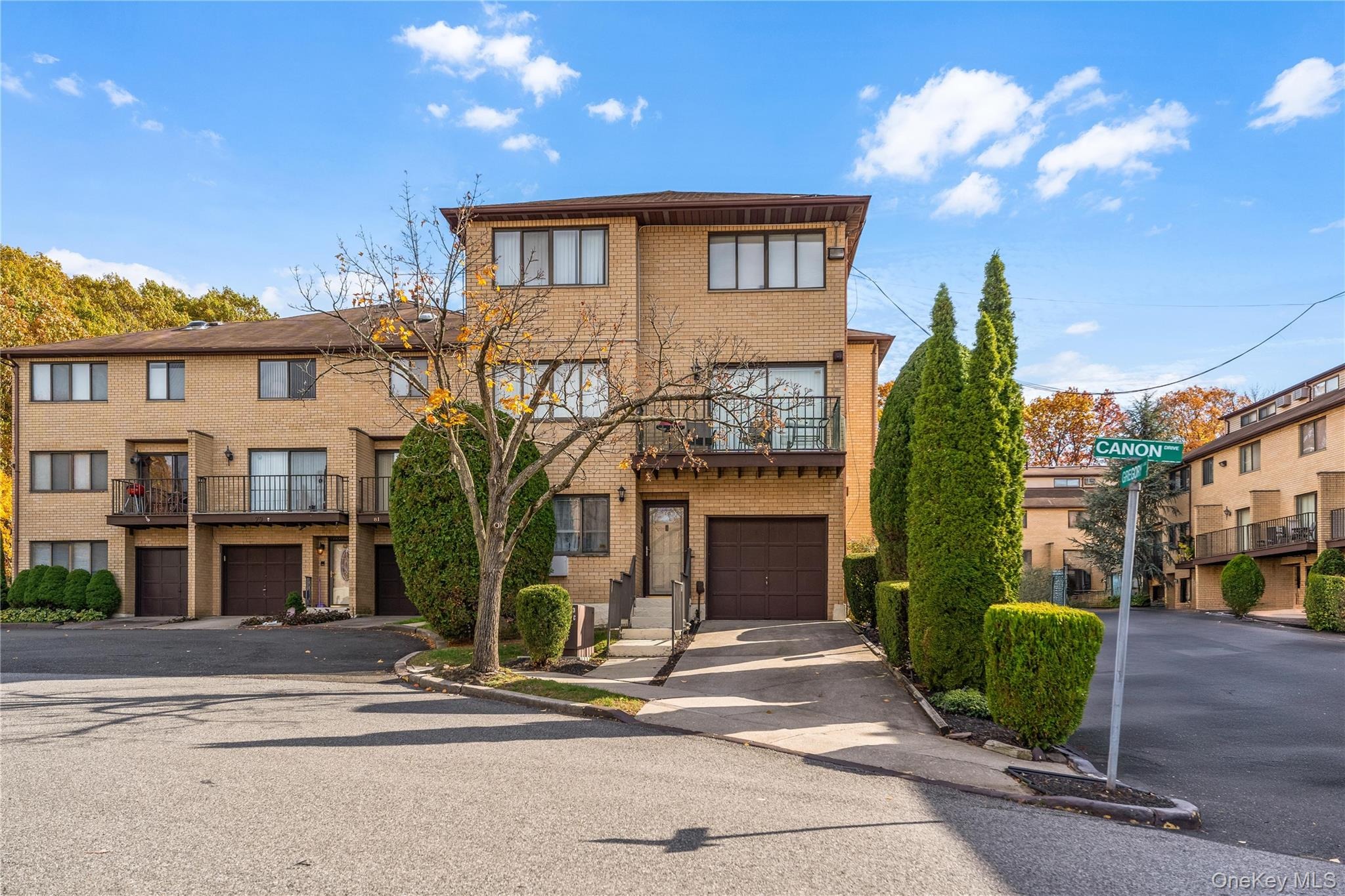 Gregory Ln, Staten Island, NY 10314