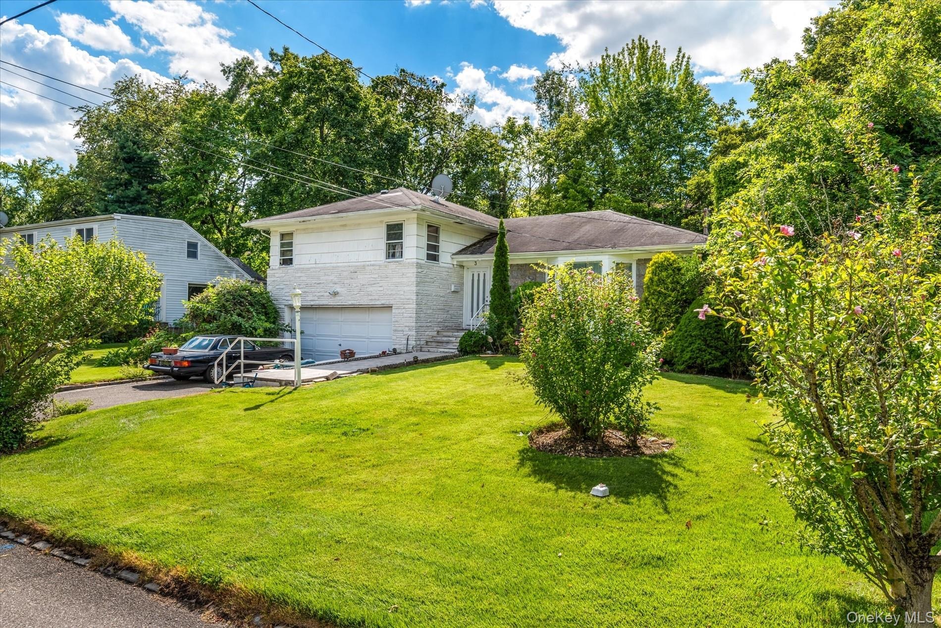 Hemsley Ln, Great Neck, NY 11023 #1