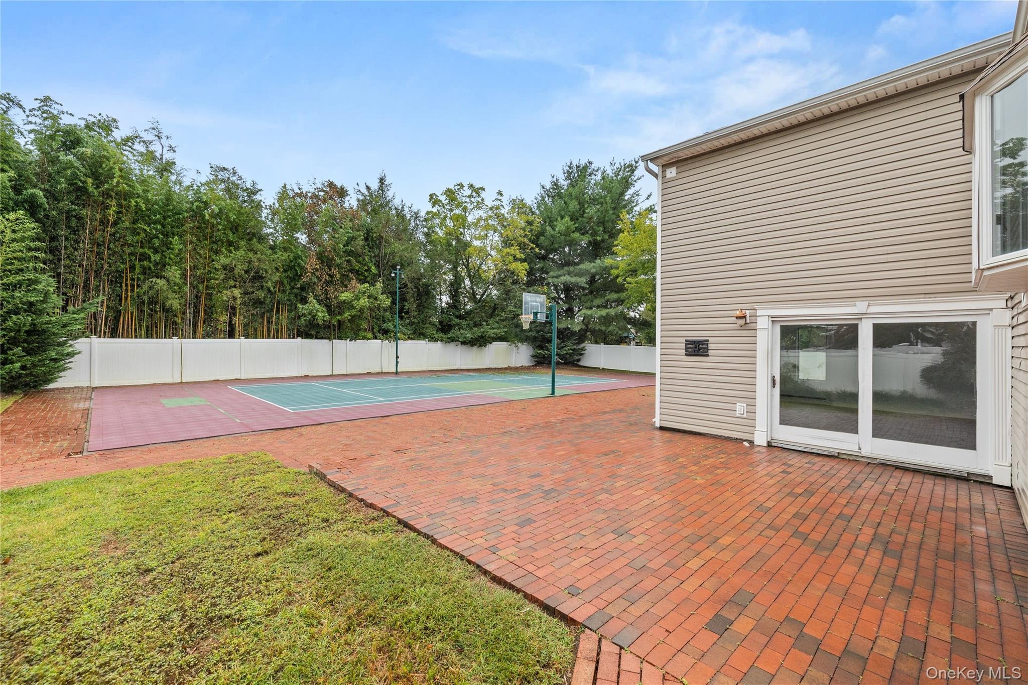 Hilltop Dr, Mount Sinai, NY 11766