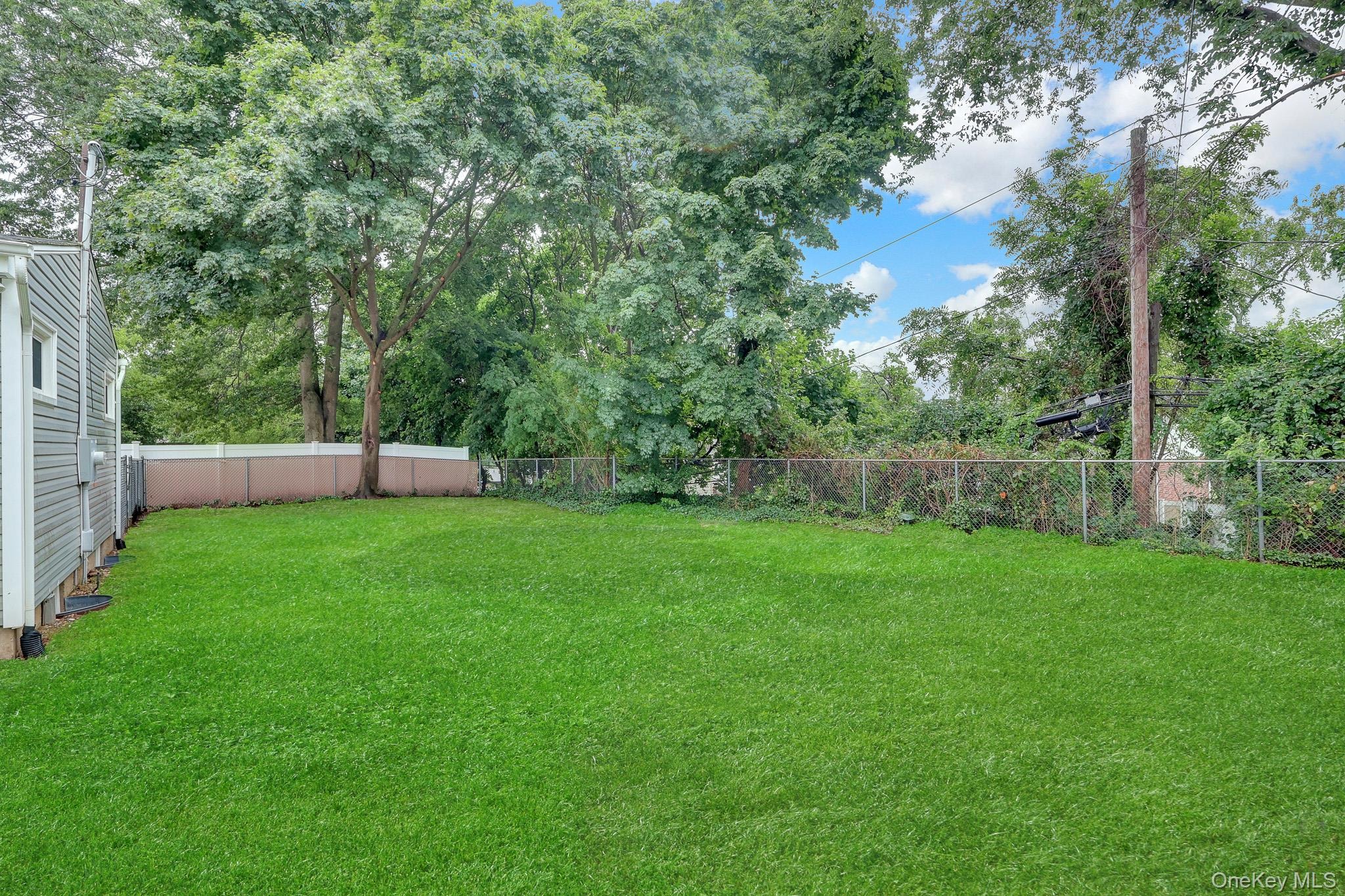 Hayrick Ln, Commack, NY 11725 #1