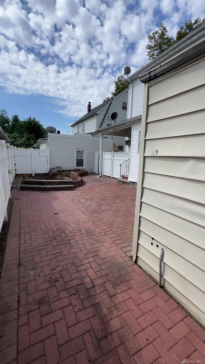 238th St, Bellerose, NY 11426