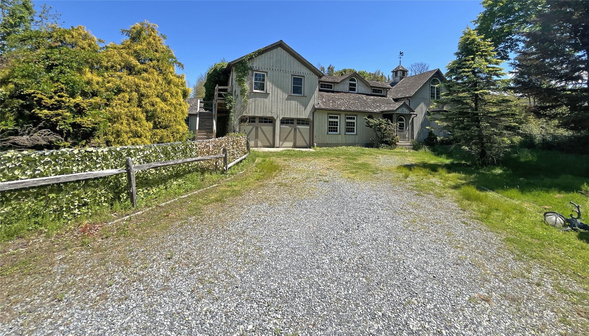 Senic Dr, Center Moriches, NY 11934