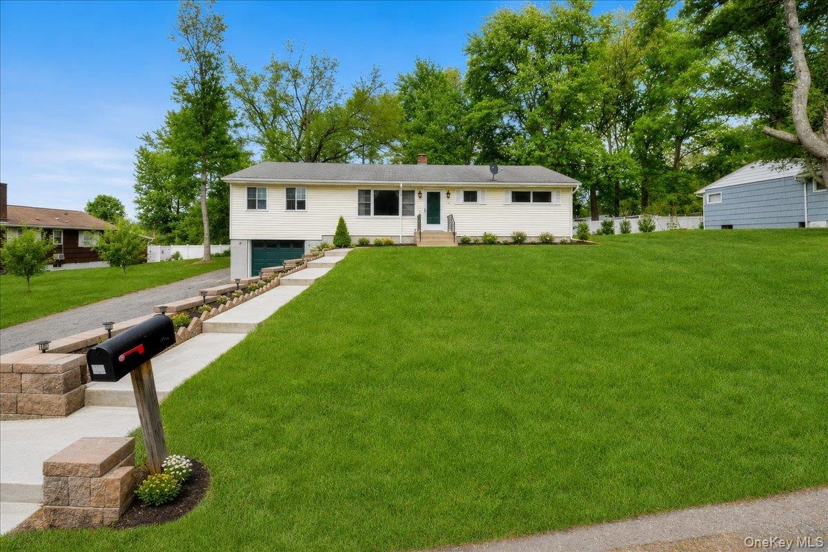 Elizabeth Ln, New Windsor, NY 12553